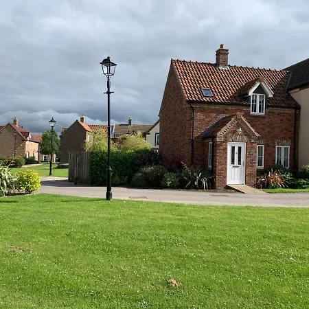 Anchor Down, The Bay, 2 Bedrooms, Patio, Free Parking, 2 Small Or 1 Medium Dog Welcome بيت للعطل