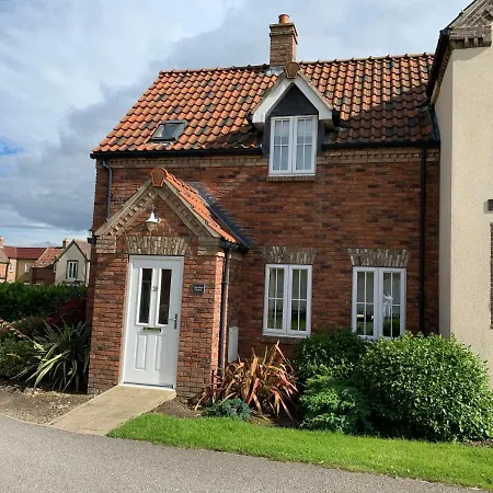 Anchor Down, The Bay, 2 Bedrooms, Patio, Free Parking, 2 Small Or 1 Medium Dog Welcome Feriehus