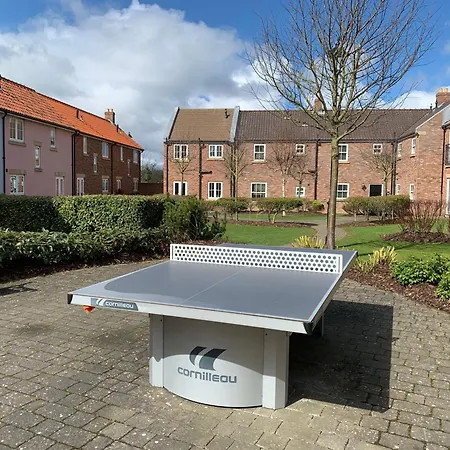 Anchor Down, The Bay, 2 Bedrooms, Patio, Free Parking, 2 Small Or 1 Medium Dog Welcome Filey