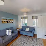 Anchor Down, The Bay, 2 Bedrooms, Patio, Free Parking, 2 Small Or 1 Medium Dog Welcome Filey