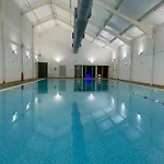 Anchor Down, The Bay, 2 Bedrooms, Patio, Free Parking, 2 Small Or 1 Medium Dog Welcome * Filey