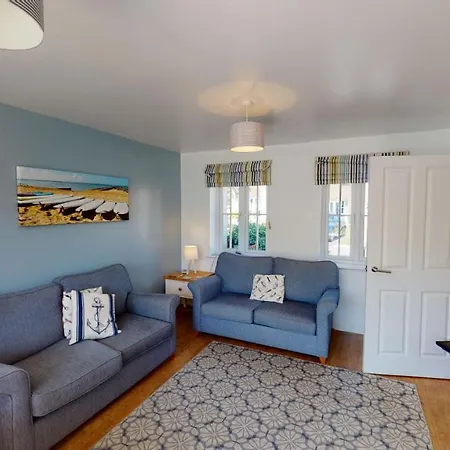 Anchor Down At The Bay, Sleeps 4-6 In 2 Bedrooms, Dogs Welcome Too Filey
