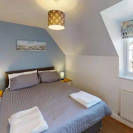 Anchor Down, The Bay, 2 Bedrooms, Patio, Free Parking, 2 Small Or 1 Medium Dog Welcome *
