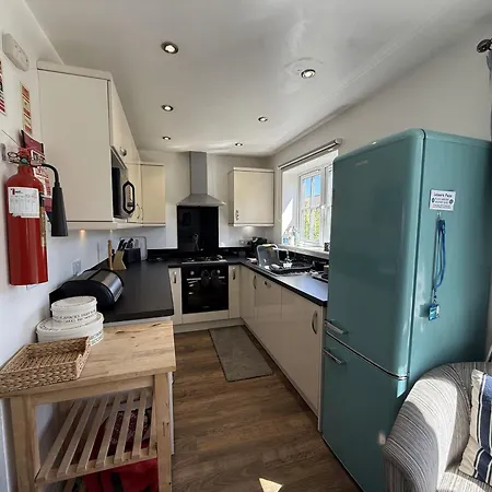Anchor Down, The Bay, 2 Bedrooms, Patio, Free Parking, 2 Small Or 1 Medium Dog Welcome Vakantiehuis *