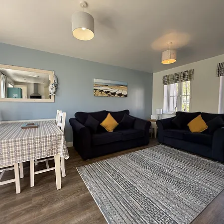 Anchor Down, The Bay, 2 Bedrooms, Patio, Free Parking, 2 Small Or 1 Medium Dog Welcome Filey